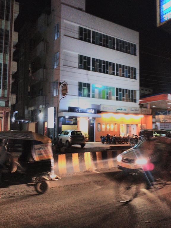 Hotel Ajaya 2*
